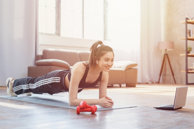 【元インストラクターが解説】オンラインパーソナルトレーニングは受ける意味ある？効果と感想について