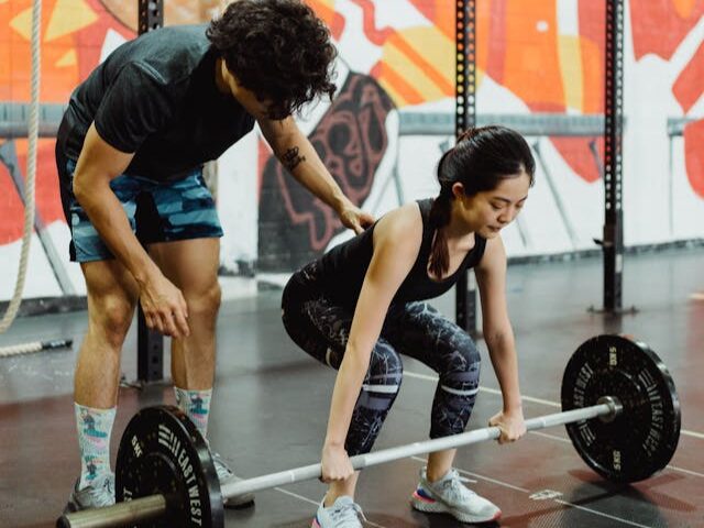 【元インストラクターが解説】筋トレは独学でも大丈夫?できることと限界について